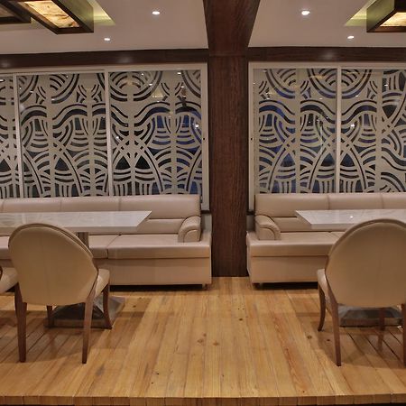 Hotel K P Pride Jalgaon Ngoại thất bức ảnh
