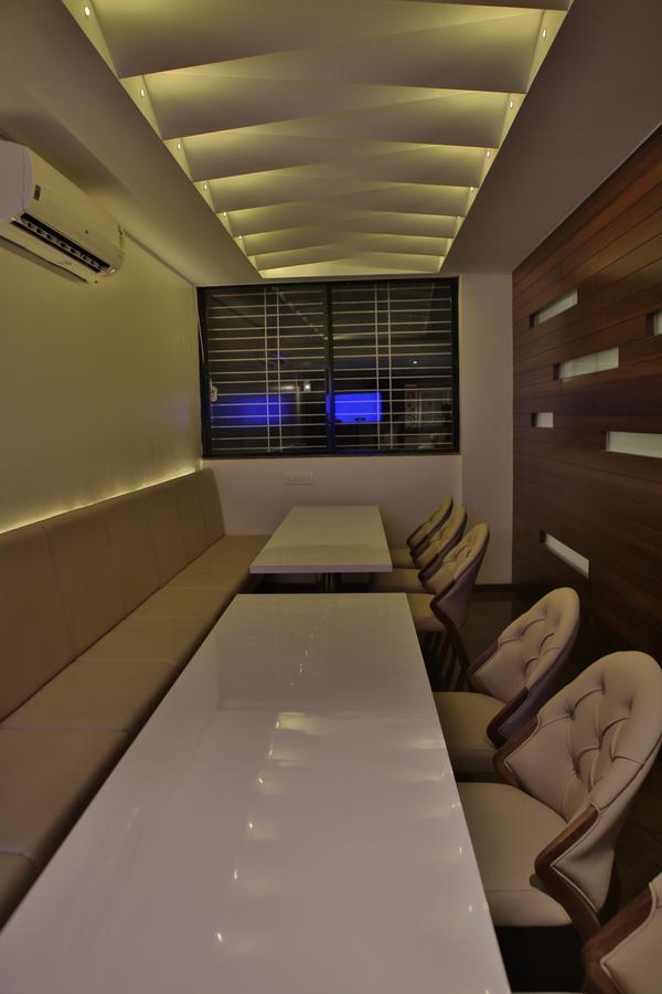 Hotel K P Pride Jalgaon Ngoại thất bức ảnh
