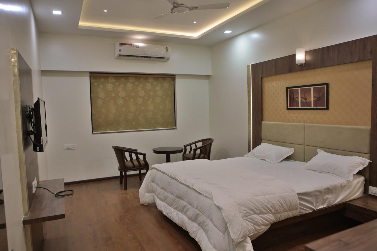 Hotel K P Pride Jalgaon Ngoại thất bức ảnh