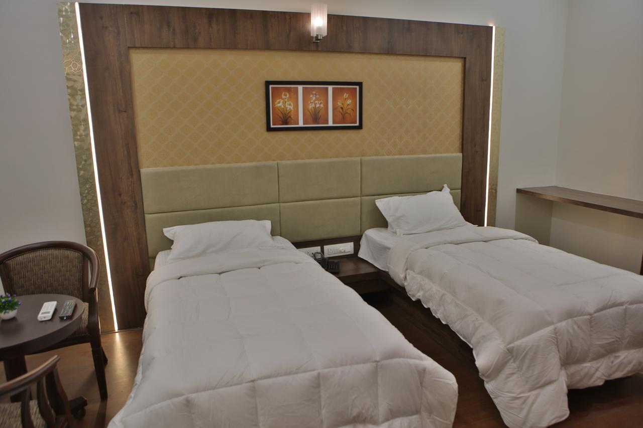 Hotel K P Pride Jalgaon Ngoại thất bức ảnh